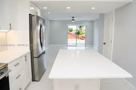 2750 W 76th Street Hialeah FL 33016