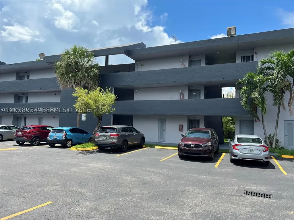 8841 W Flagler Street Miami FL 33174