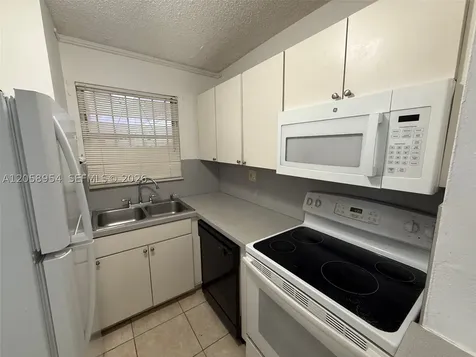 8841 W Flagler Street Miami FL 33174