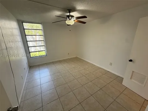 8841 W Flagler Street Miami FL 33174