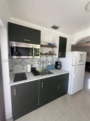 961 E 9th Street Hialeah FL 33010
