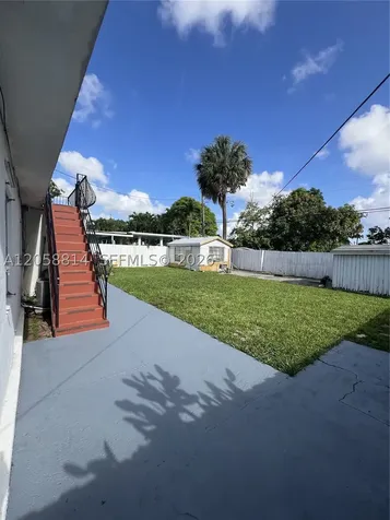961 E 9th Street Hialeah FL 33010