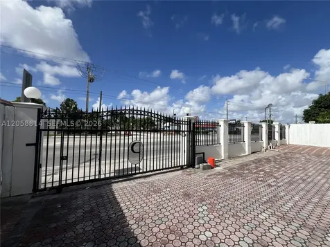 961 E 9th Street Hialeah FL 33010