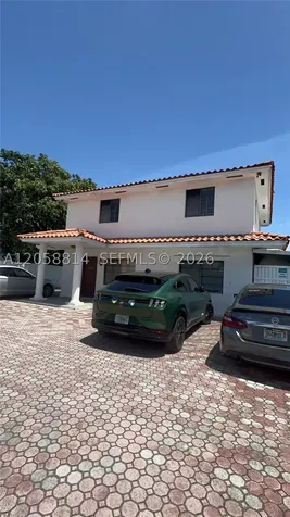 961 E 9th Street Hialeah FL 33010