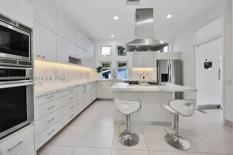 621 N Mashta Drive Key Biscayne FL 33149