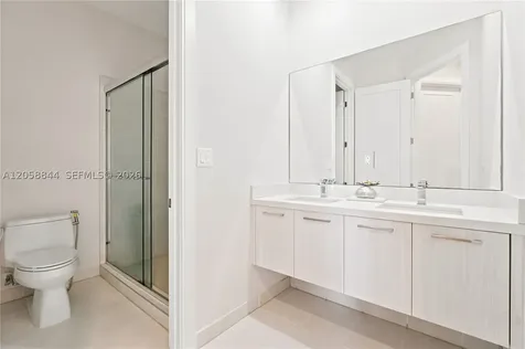 5080 NW 84th Avenue Doral FL 33166