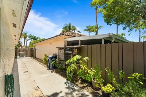 8842 SW 215th Lane Cutler Bay FL 33189