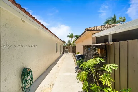 8842 SW 215th Lane Cutler Bay FL 33189