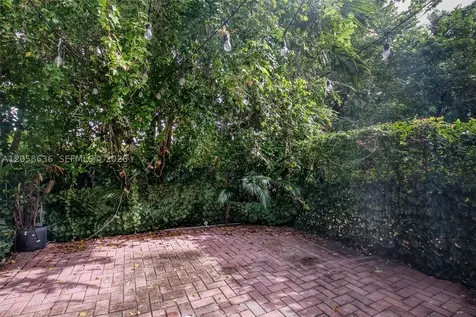 21 Madeira Avenue Coral Gables FL 33134