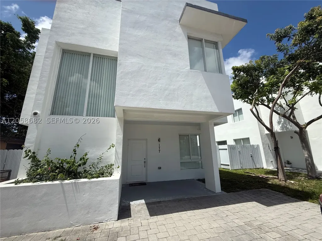 16 E Street Hialeah FL 33010