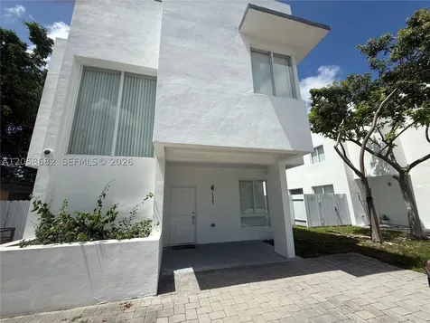 16 E Street Hialeah FL 33010