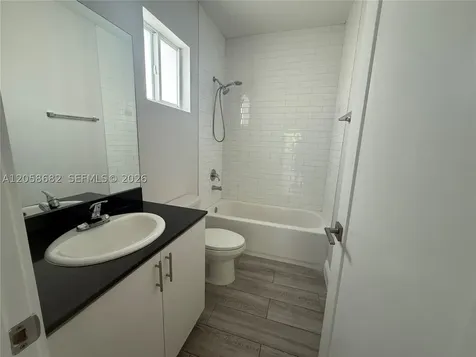 16 E Street Hialeah FL 33010