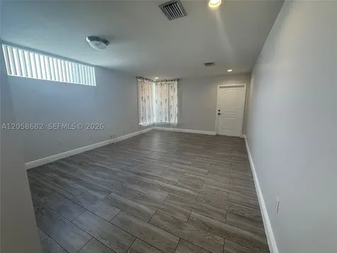16 E Street Hialeah FL 33010