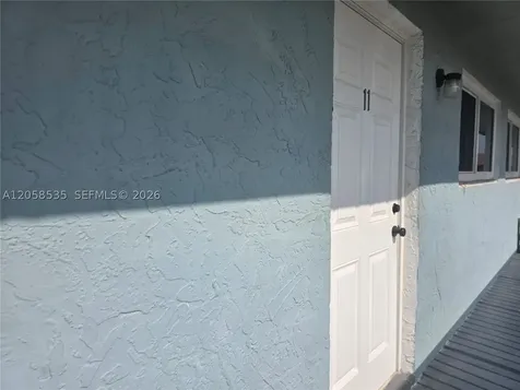 5525 W 24th Way Hialeah FL 33016
