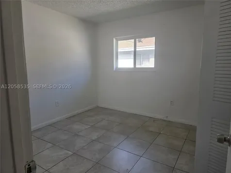 5525 W 24th Way Hialeah FL 33016