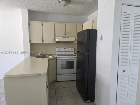 5525 W 24th Way Hialeah FL 33016