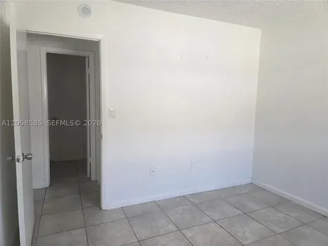 5525 W 24th Way Hialeah FL 33016