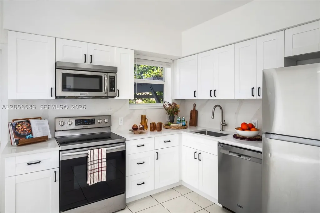 1271 NE 159th Street North Miami Beach FL 33162