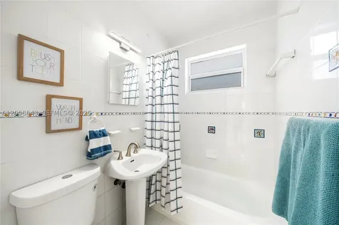 1271 NE 159th Street North Miami Beach FL 33162