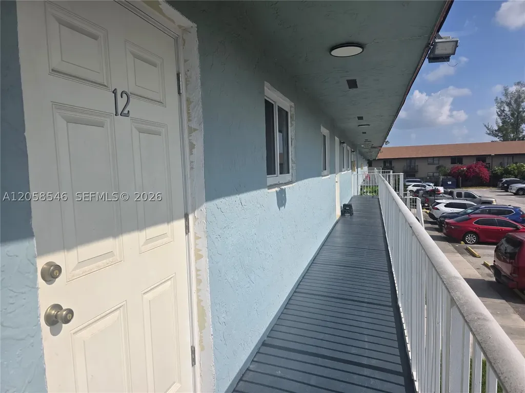5525 W 24th Way Hialeah FL 33016