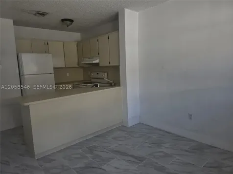 5525 W 24th Way Hialeah FL 33016