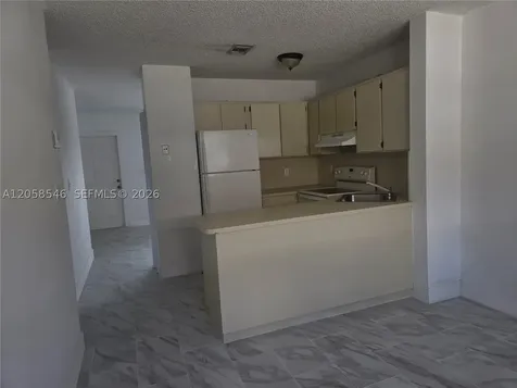 5525 W 24th Way Hialeah FL 33016