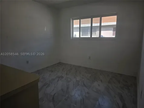 5525 W 24th Way Hialeah FL 33016