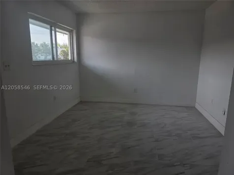 5525 W 24th Way Hialeah FL 33016