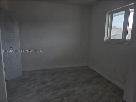 5525 W 24th Way Hialeah FL 33016
