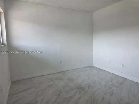 5525 W 24th Way Hialeah FL 33016