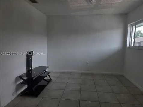 5525 W 24th Way Hialeah FL 33016