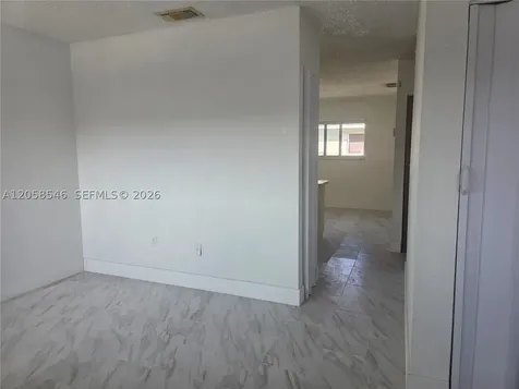 5525 W 24th Way Hialeah FL 33016