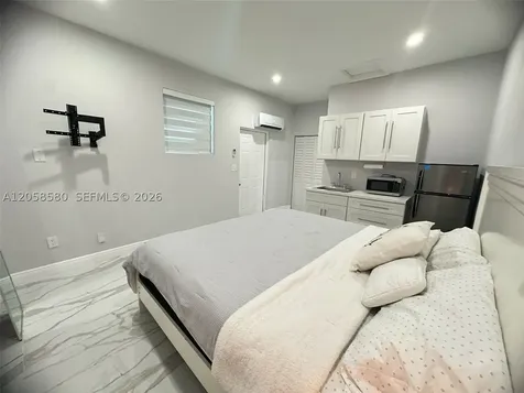40 Sutton Road West Park FL 33023