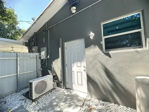 40 Sutton Road West Park FL 33023