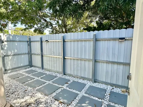40 Sutton Road West Park FL 33023