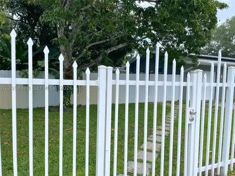 40 Sutton Road West Park FL 33023