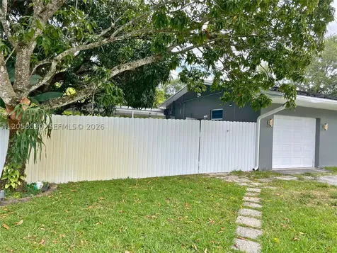 40 Sutton Road West Park FL 33023