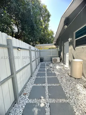 40 Sutton Road West Park FL 33023