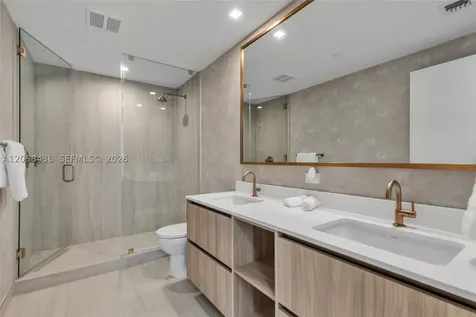77 SE 5th Street Miami FL 33131