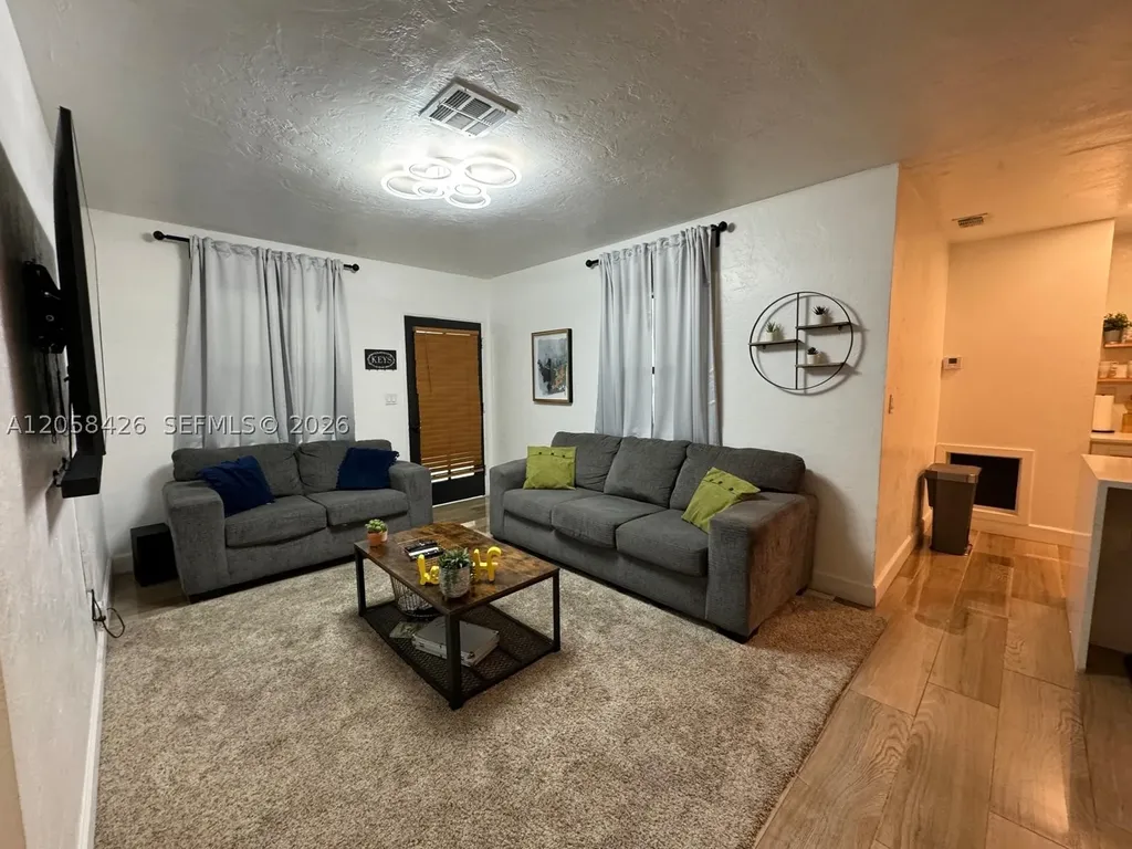 207 SW 11th Street Fort Lauderdale FL 33315