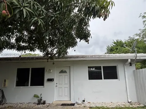 1061 NE 34th Oakland Park FL 33334