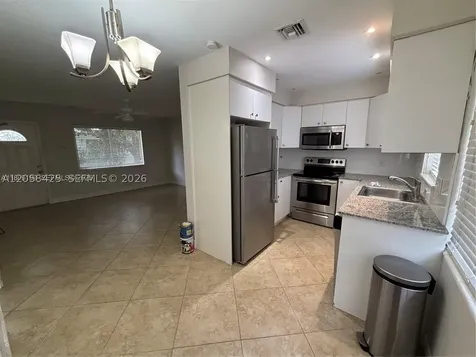 1061 NE 34th Oakland Park FL 33334