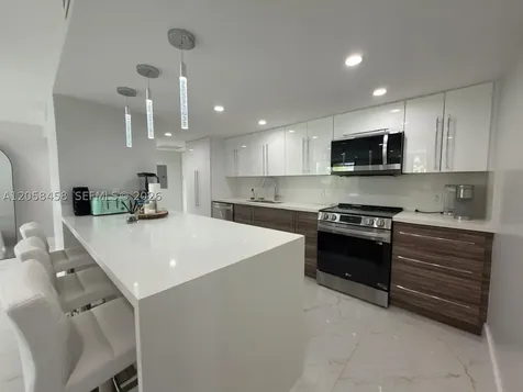 1800 Collins Avenue Miami Beach FL 33139
