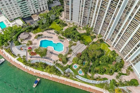 9 Island Avenue Miami Beach FL 33139