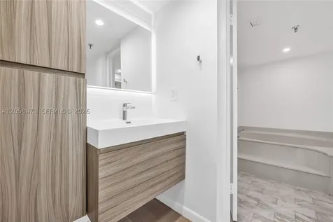 9 Island Avenue Miami Beach FL 33139
