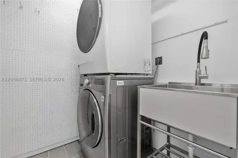 9 Island Avenue Miami Beach FL 33139