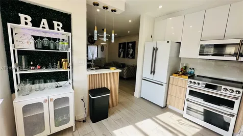 1668 SW 20th Street Miami FL 33145