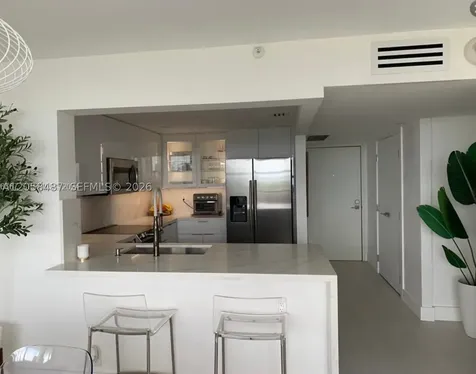 2555 Collins Avenue Miami Beach FL 33140
