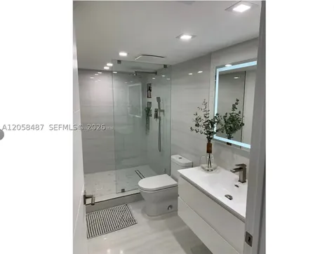 2555 Collins Avenue Miami Beach FL 33140