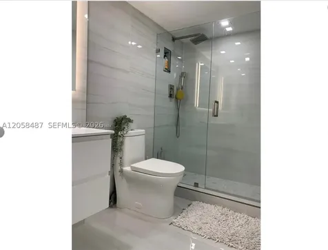 2555 Collins Avenue Miami Beach FL 33140